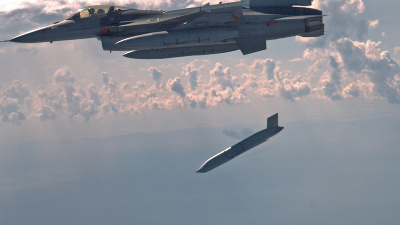 A F-16 fighter releasing a JASSM-ER missile during tests. A land-based version of JASSM-ER would be prohibited under the INF Treaty. JASSM-XR has an even greater range.